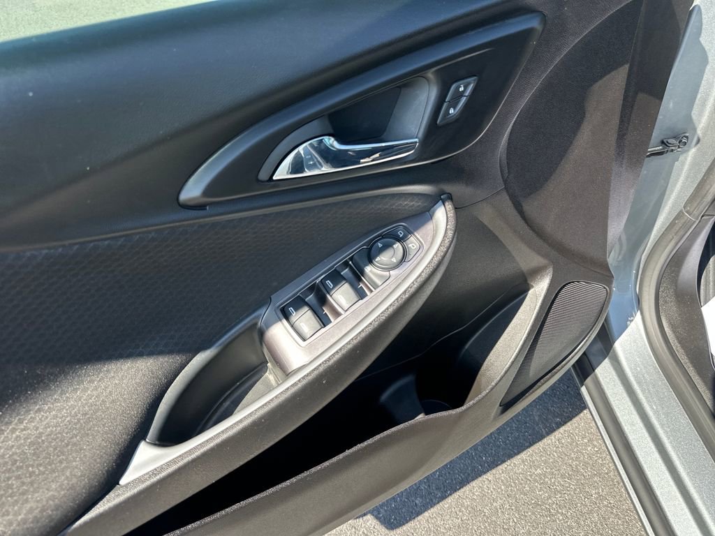 Used 2024 Chevrolet Malibu RS FWD image 15