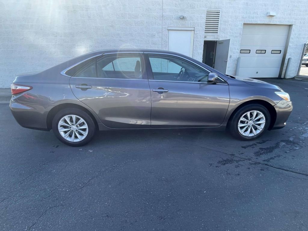 Used 2015 Toyota Camry LE image 11