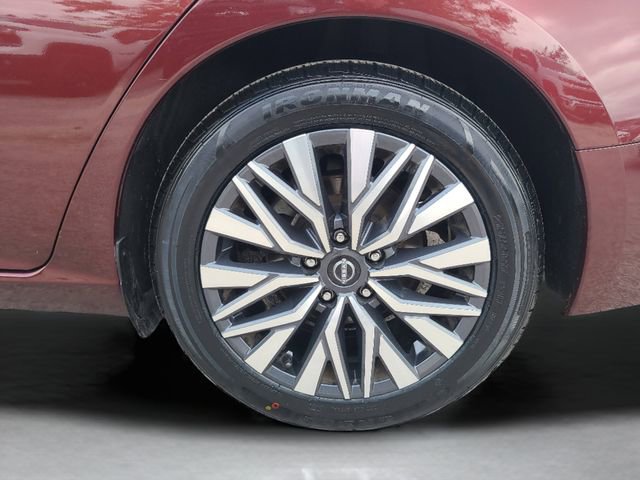 Used 2024 Nissan Altima 2.5 SV FWD image 12