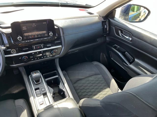 Used 2022 Nissan Pathfinder SV w/ SV Premium Package image 13