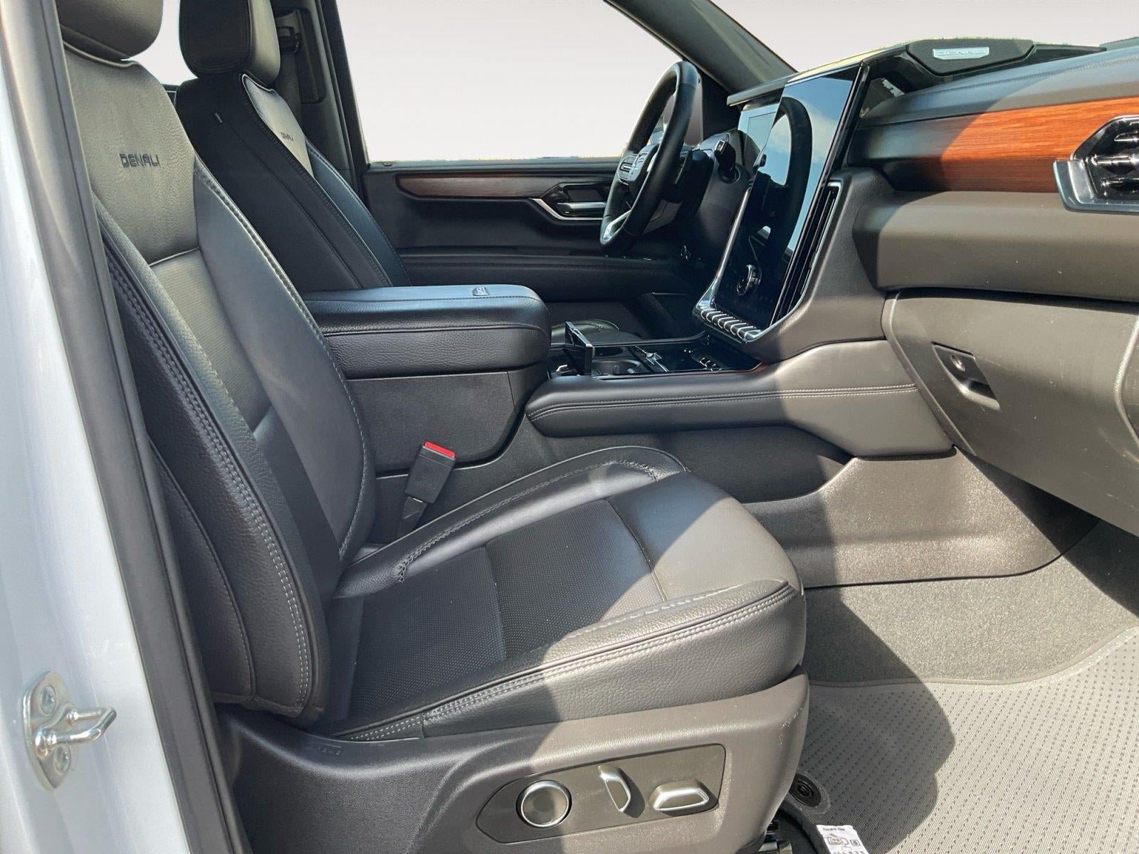 Certified 2025 GMC Yukon Denali AWD/4WD image 15