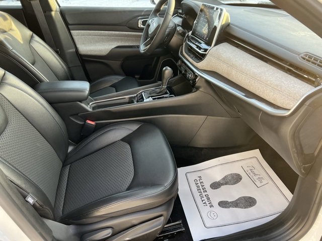 Used 2025 Jeep Compass Latitude image 33
