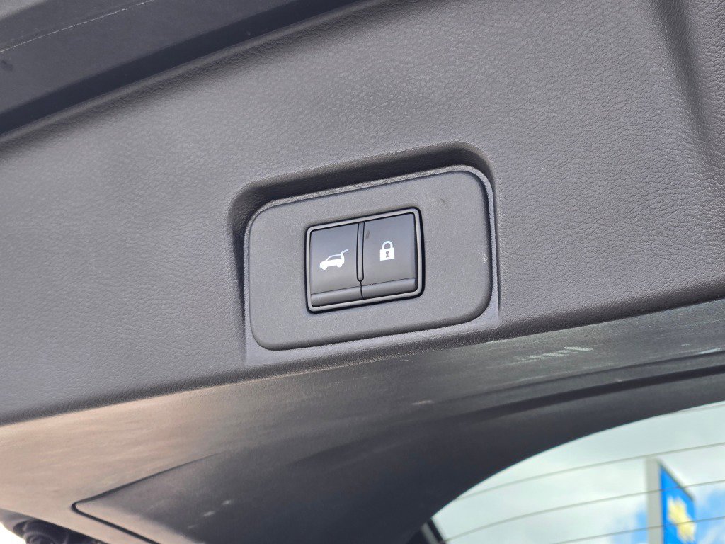 Used 2025 Nissan Rogue SV FWD image 14