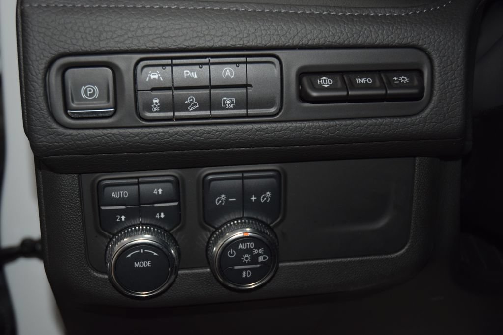 Used 2024 GMC Yukon XL Denali AWD/4WD image 37