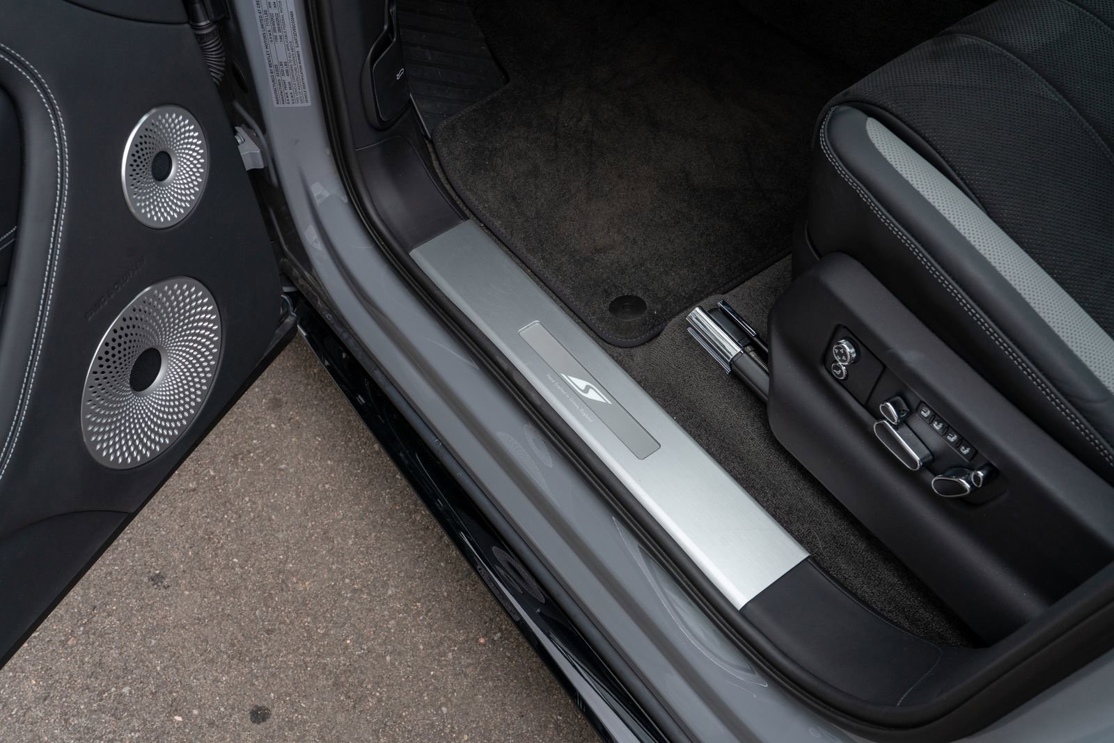 New 2025 Bentley Bentayga image 22