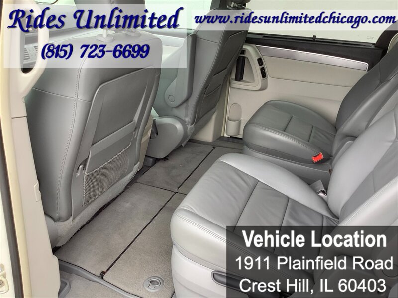 Used 2010 Volkswagen Routan SEL Premium FWD image 33
