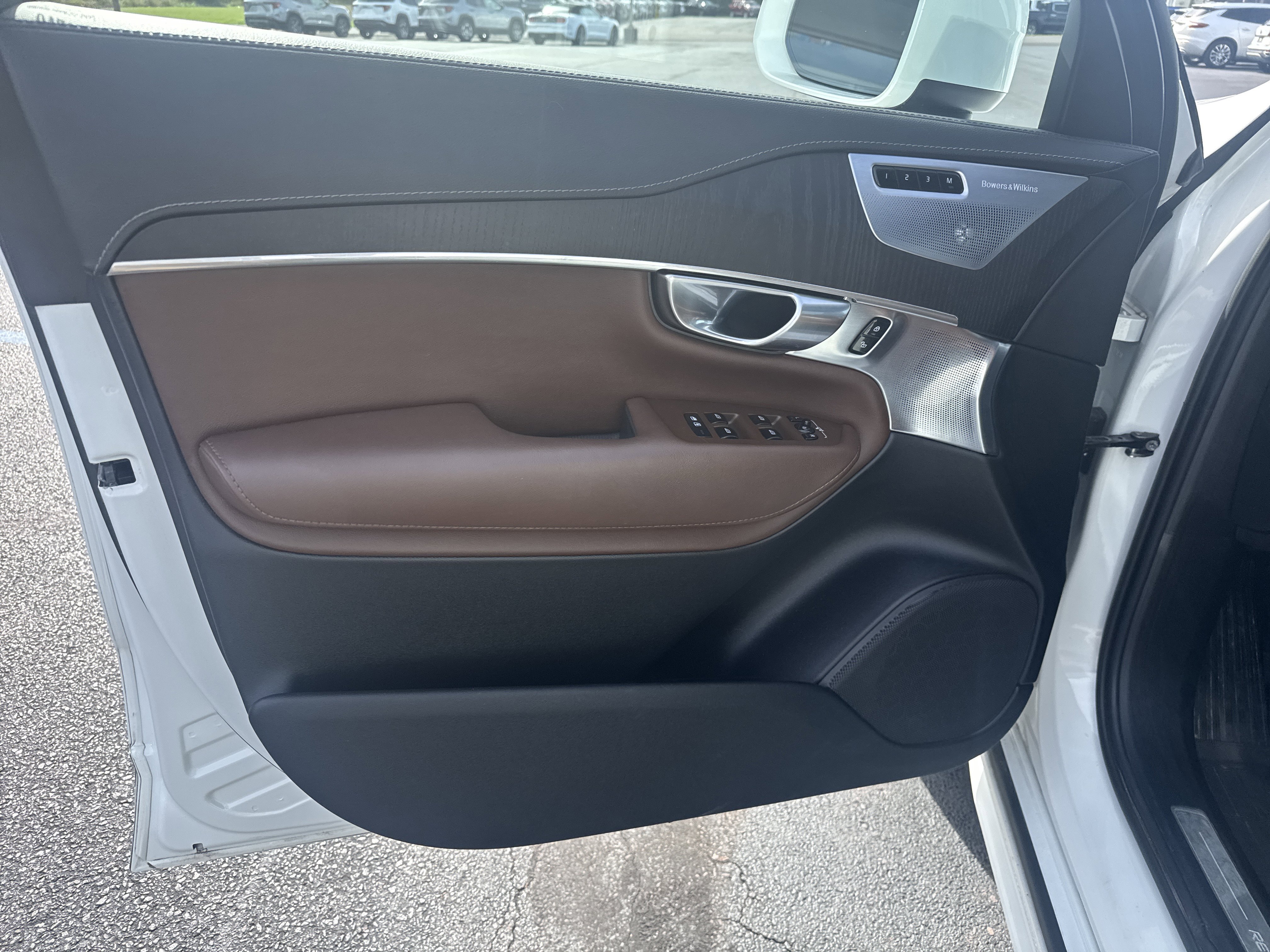 Used 2022 Volvo XC90 T8 Inscription image 15