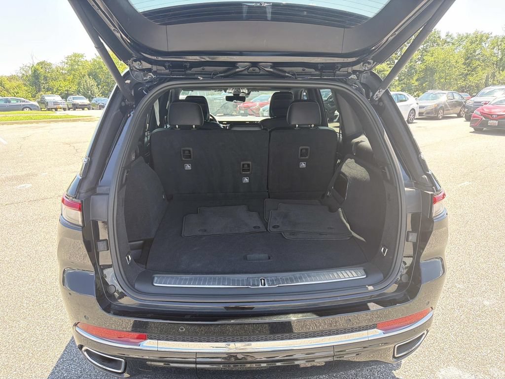 Used 2023 Jeep Grand Cherokee Overland w/ Luxury Tech Group IV AWD/4WD image 30