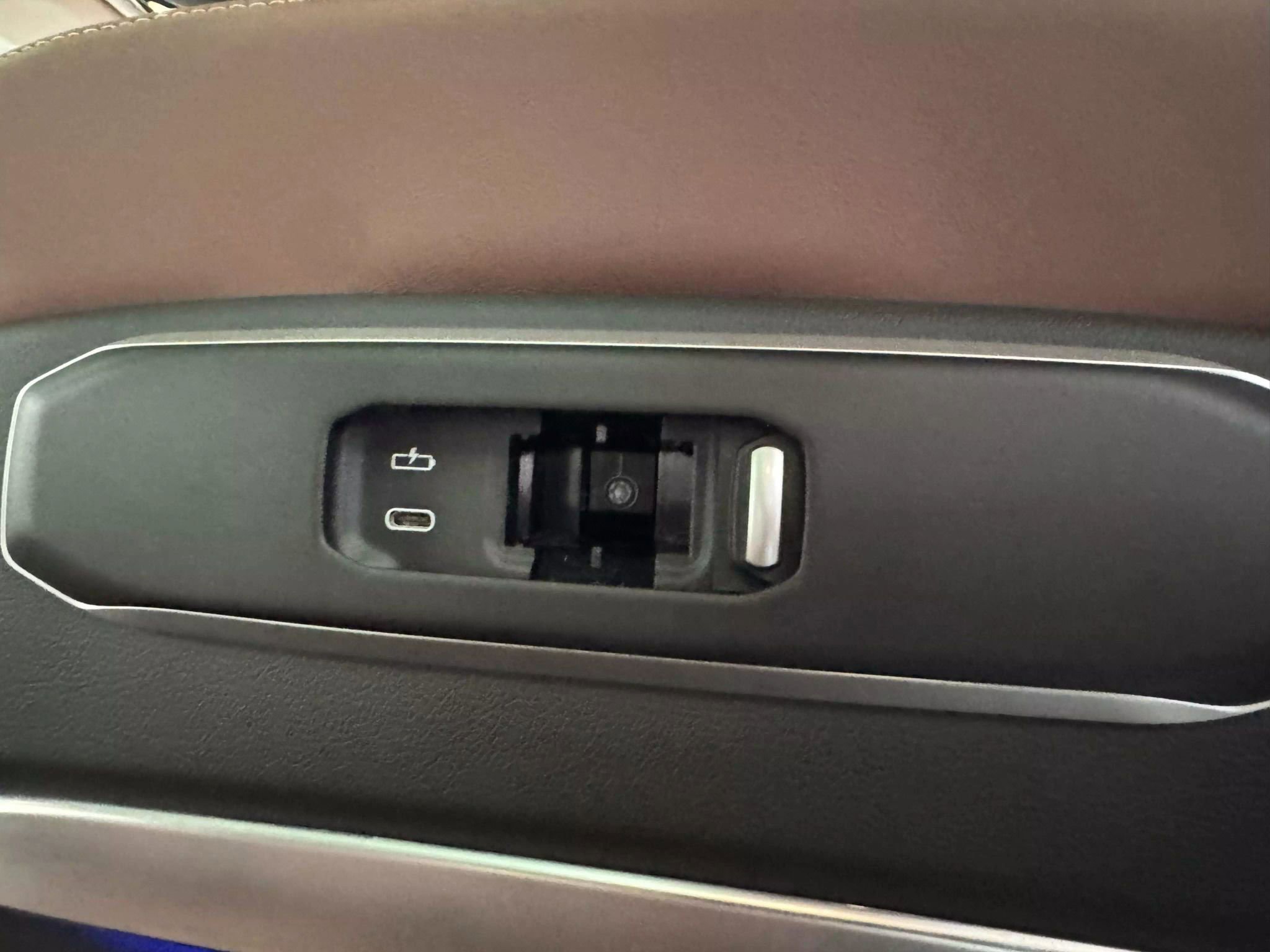 Used 2023 BMW X7 xDrive40i w/ Premium Package image 22