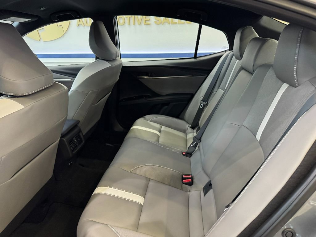 Used 2025 Toyota Camry SE image 24