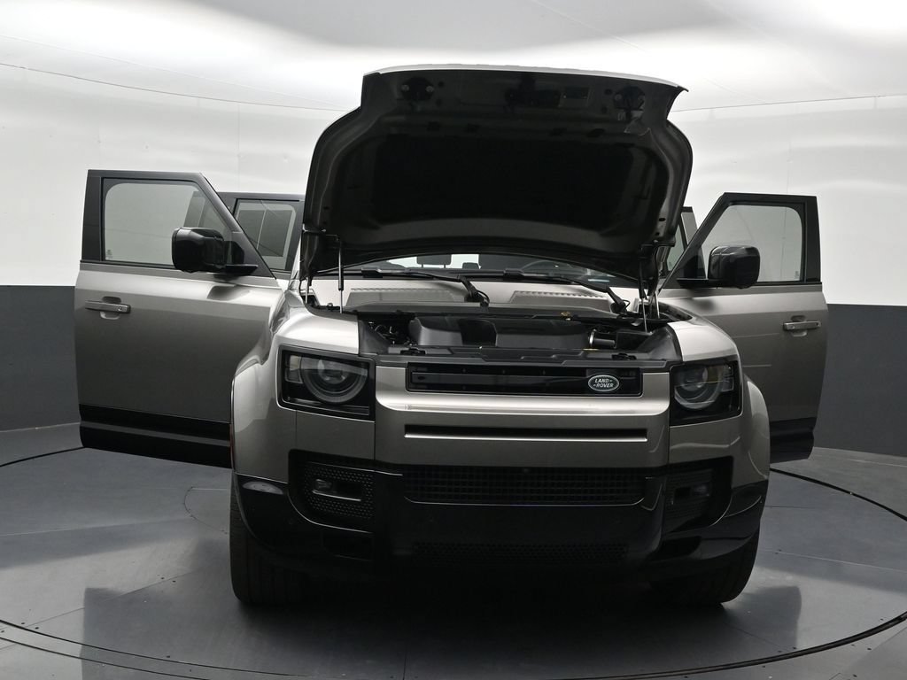 Used 2024 Land Rover Defender 130 X-Dynamic SE AWD/4WD image 36