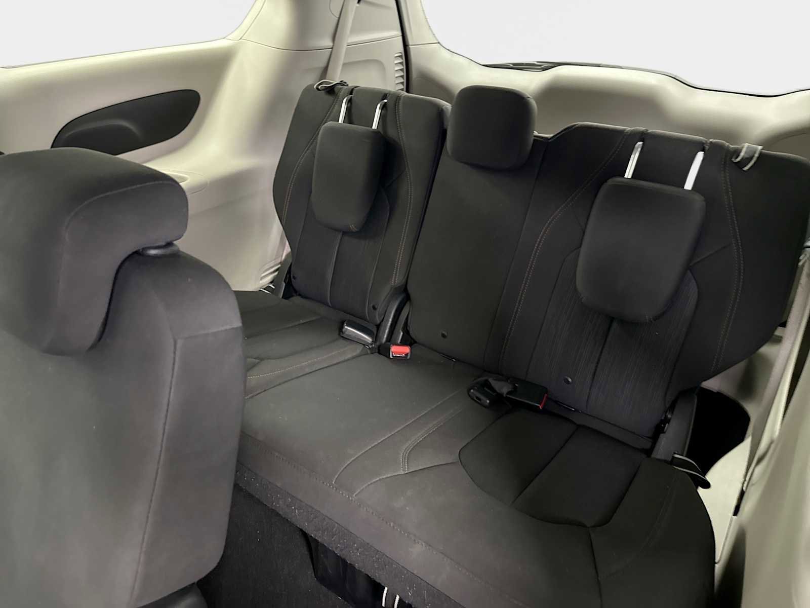 Used 2019 Chrysler Pacifica Touring Plus FWD image 31