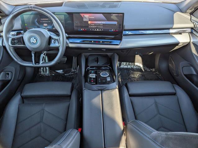 Certified 2025 BMW i5 xDrive40 w/ M Sport Package image 19