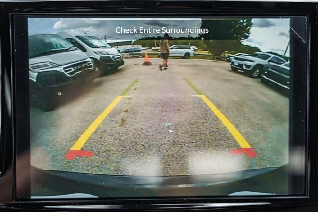 New 2025 Chrysler Pacifica Select FWD image 36