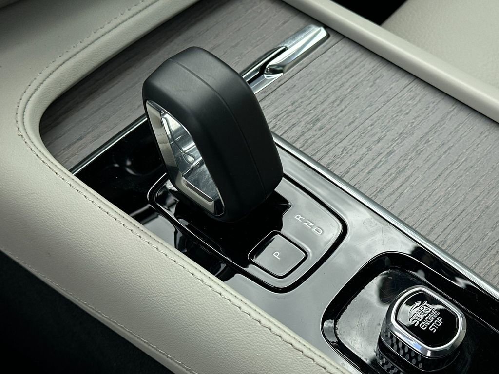 Certified 2024 Volvo XC90 T8 Plus AWD/4WD image 21