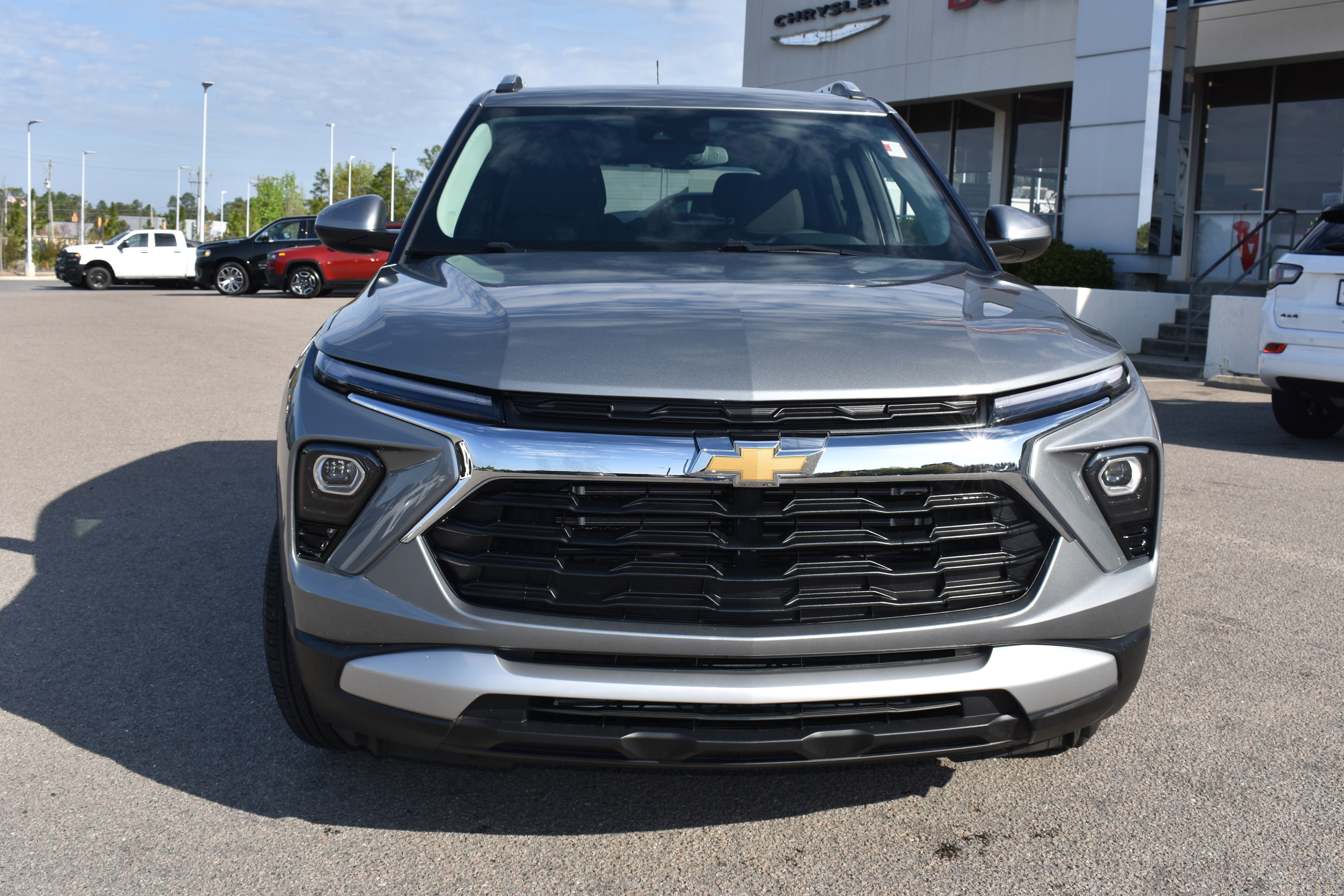 Used 2025 Chevrolet TrailBlazer LT w/ Driver Confidence Package image 4