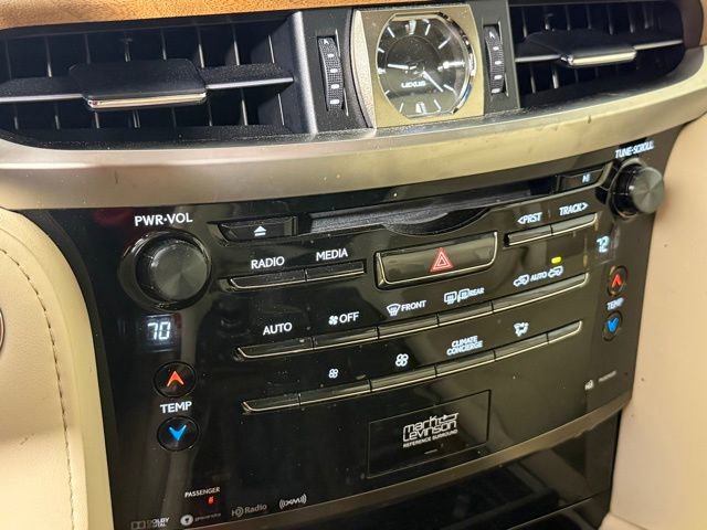 Used 2021 Lexus LX 570 4WD w/ Luxury Package image 24