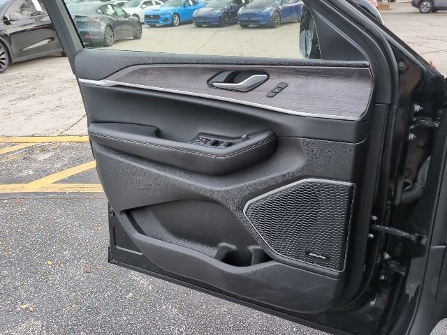 Used 2022 Jeep Grand Cherokee L Limited image 23