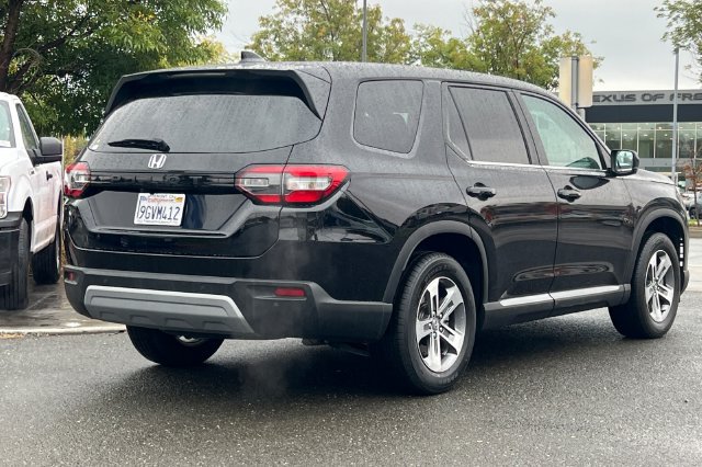 Used 2023 Honda Pilot EX-L image 4