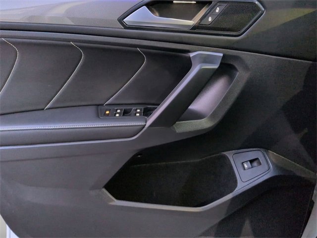 Used 2024 Volkswagen Tiguan SE R-Line image 22