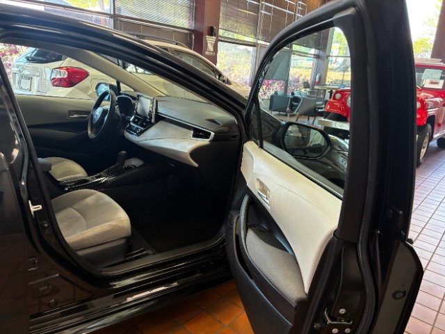 Used 2021 Toyota Corolla LE FWD image 35