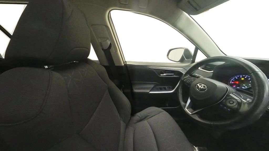 Certified 2019 Toyota RAV4 XLE w/ Convenience Package AWD/4WD image 31