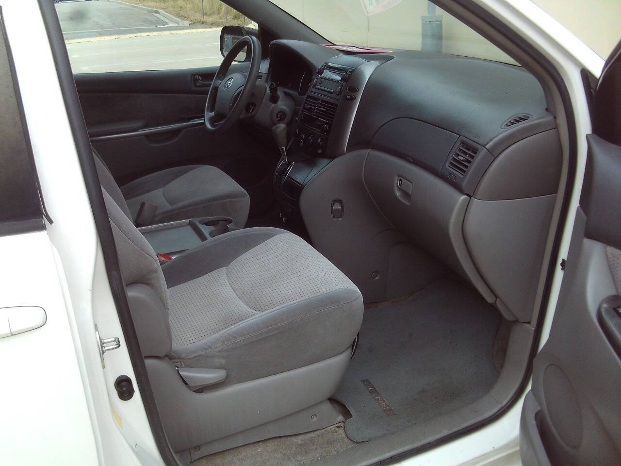 Used 2008 Toyota Sienna LE FWD image 11