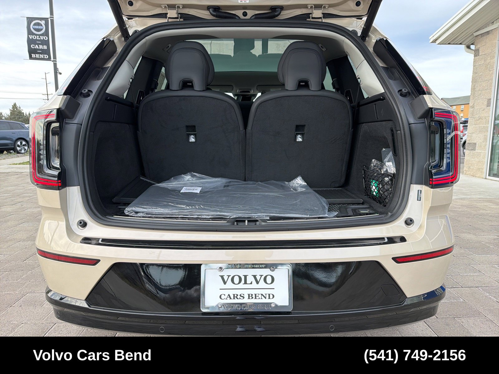 New 2025 Volvo EX90 Plus w/ Protection Package Premier AWD/4WD image 9