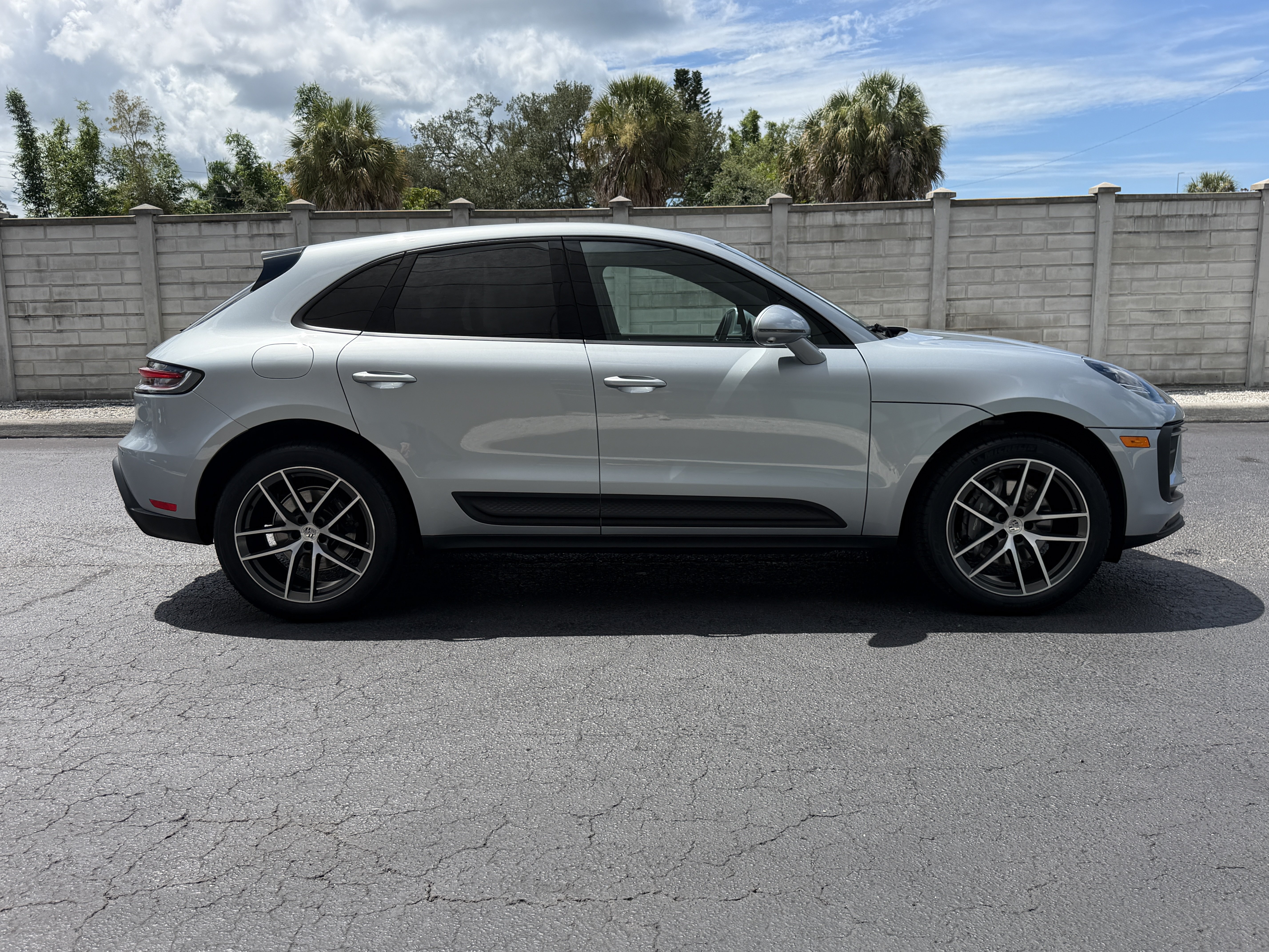 Certified 2023 Porsche Macan AWD/4WD image 7