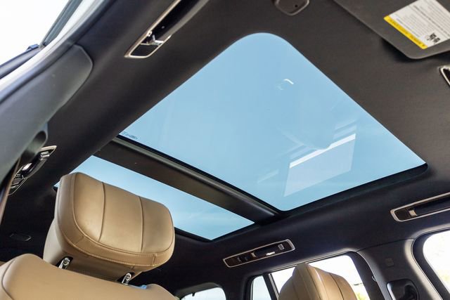 Used 2025 Land Rover Range Rover Autobiography image 16