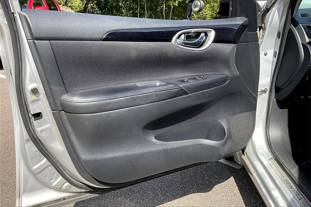 Used 2016 Nissan Sentra SV image 23