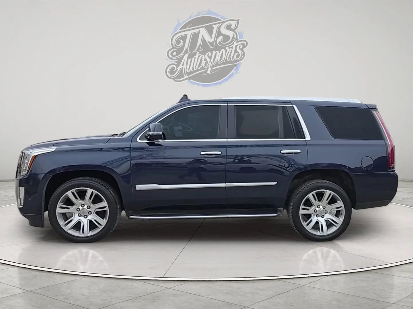 Used 2020 Cadillac Escalade Luxury AWD/4WD image 2