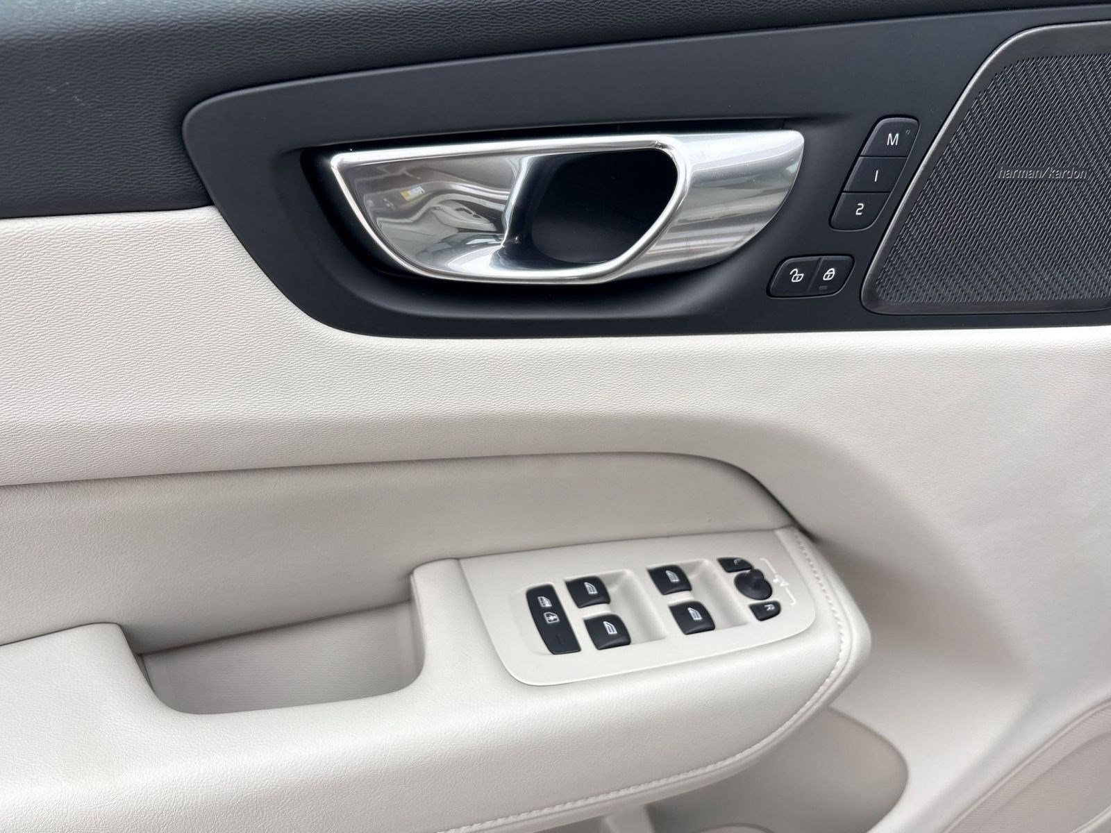 New 2026 Volvo XC60 B5 Ultra w/ Protection Package Premier image 12