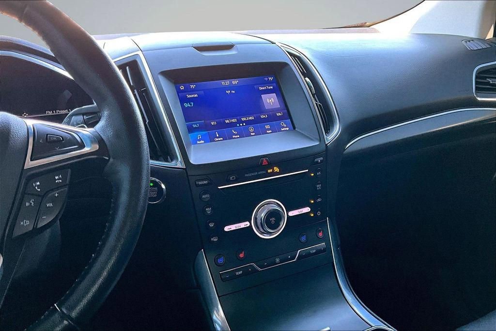 Used 2019 Ford Edge Titanium w/ Equipment Group 301A image 6