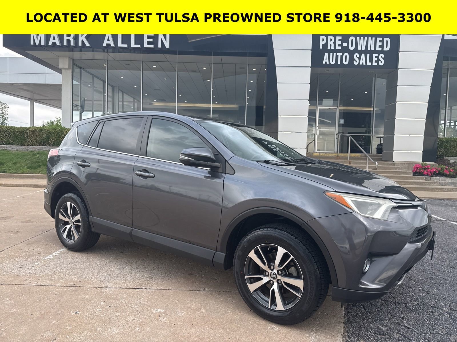 Used 2018 Toyota RAV4 XLE FWD image 1