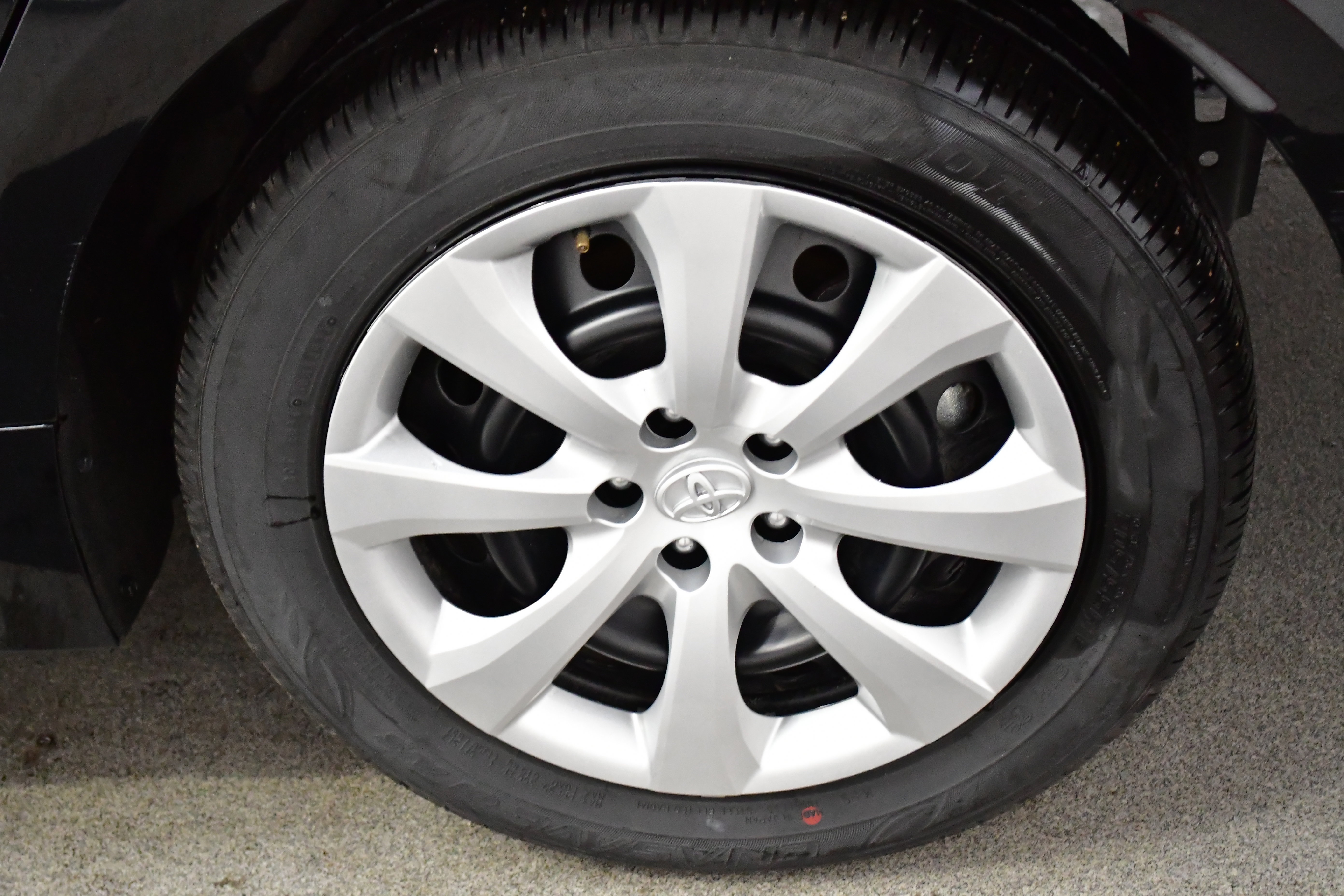 Used 2025 Toyota Corolla LE image 35