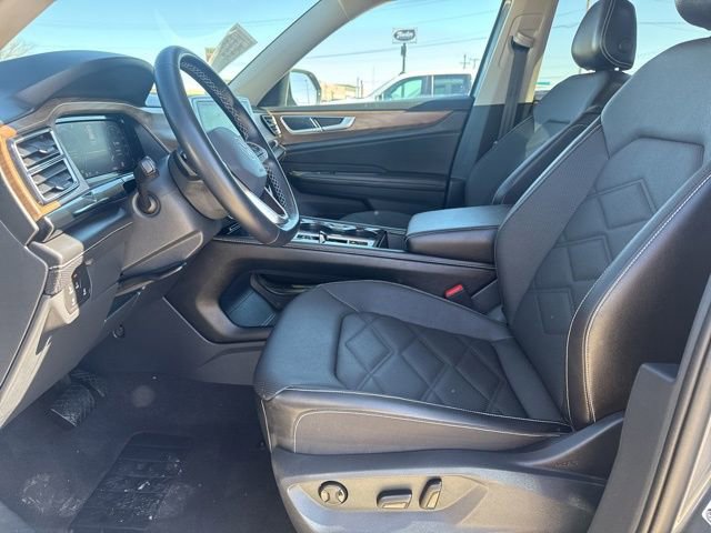 Used 2024 Volkswagen Atlas SE image 2