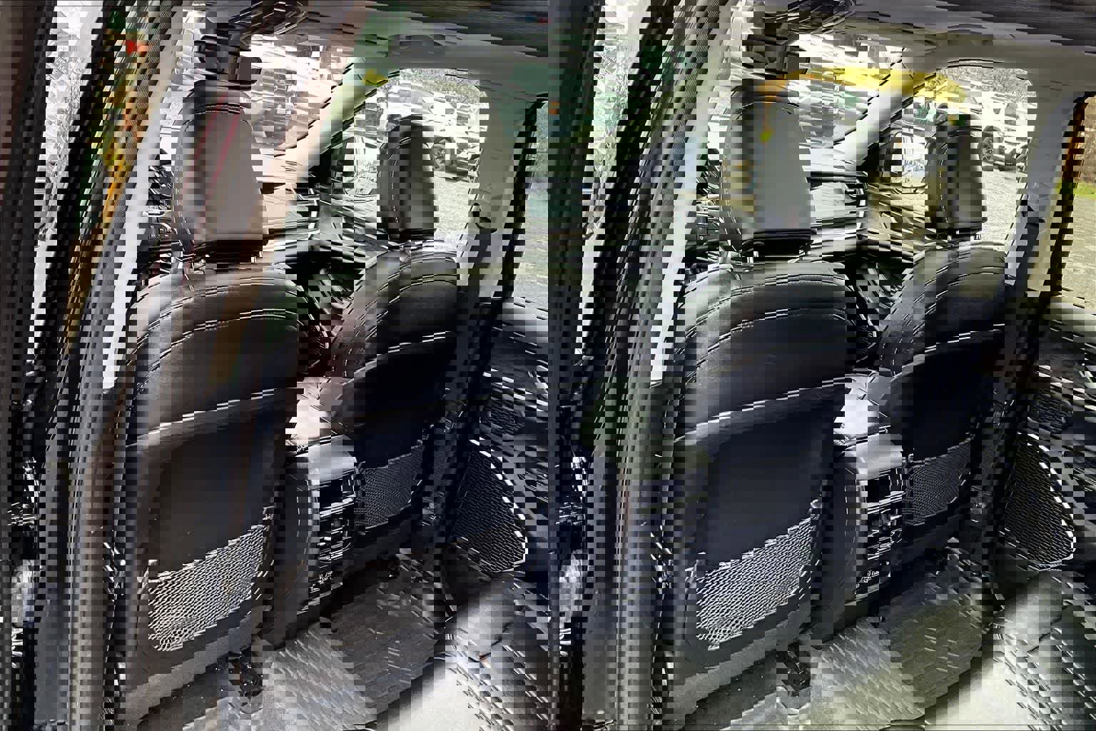 Used 2022 Jeep Grand Cherokee Limited 4xe w/ MOPAR Finishing Package image 12