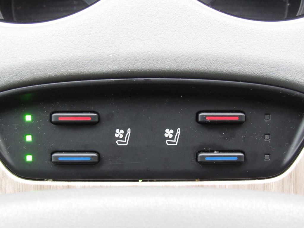 Certified 2024 Toyota Venza Limited image 29