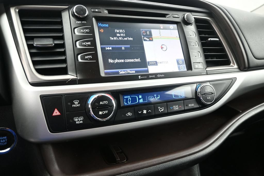 Used 2019 Toyota Highlander XLE AWD/4WD image 23