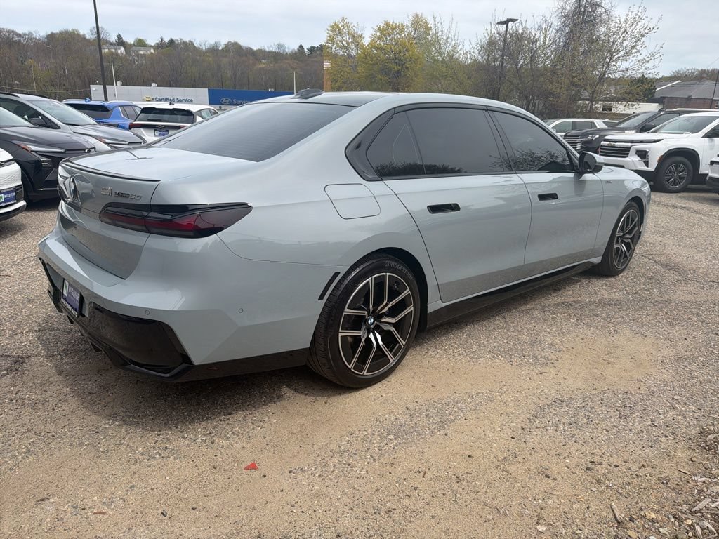 Used 2025 BMW i7 eDrive50 w/ M Sport Package RWD image 40