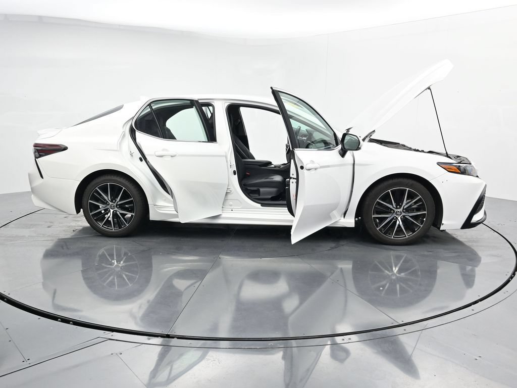 Used 2024 Toyota Camry SE w/ Cold Weather Package FWD image 41
