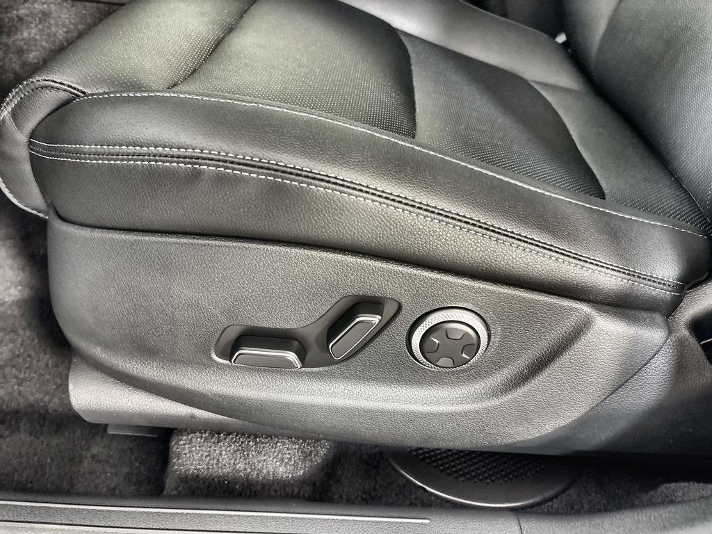 New 2026 Genesis GV70 2.5T Select AWD/4WD image 14