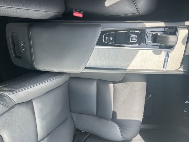 Certified 2025 Volvo XC60 B5 Plus AWD/4WD image 26