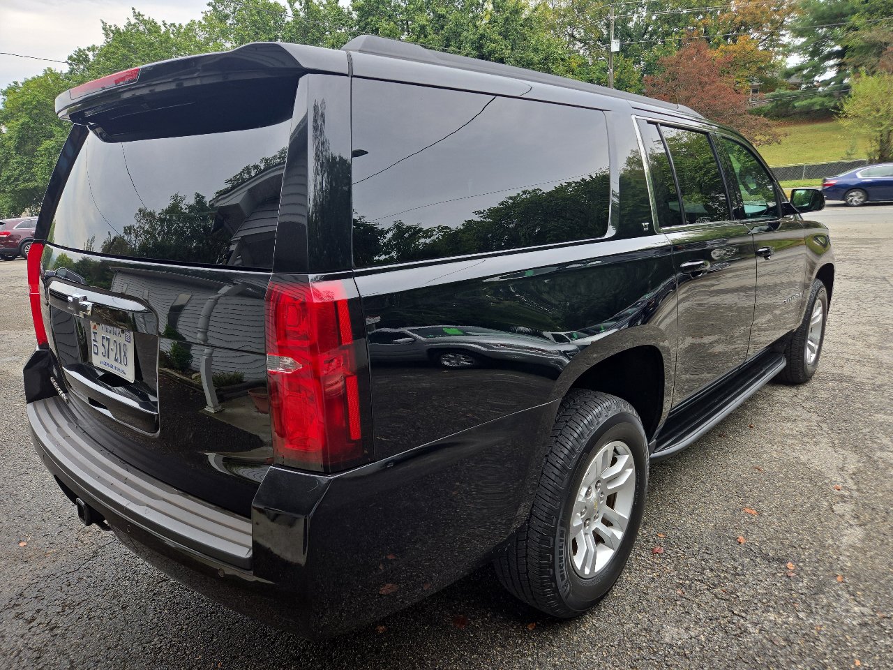 Used 2019 Chevrolet Suburban LT image 5