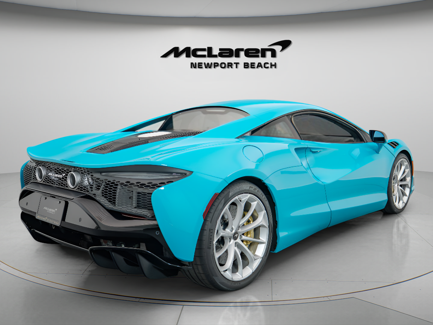 Used 2023 McLaren Artura RWD image 6