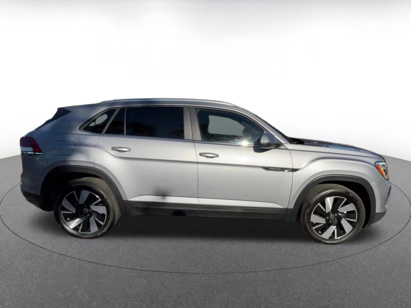 Used 2025 Volkswagen Atlas Cross Sport SE image 16