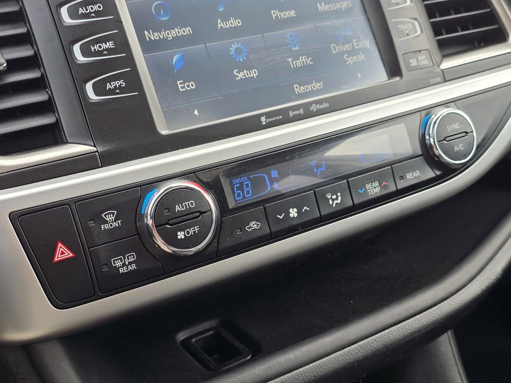 Used 2018 Toyota Highlander SE image 31