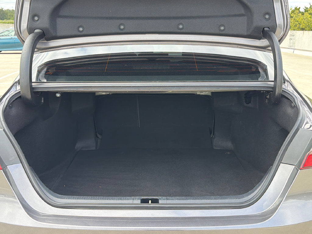 Used 2021 Toyota Camry LE FWD image 6