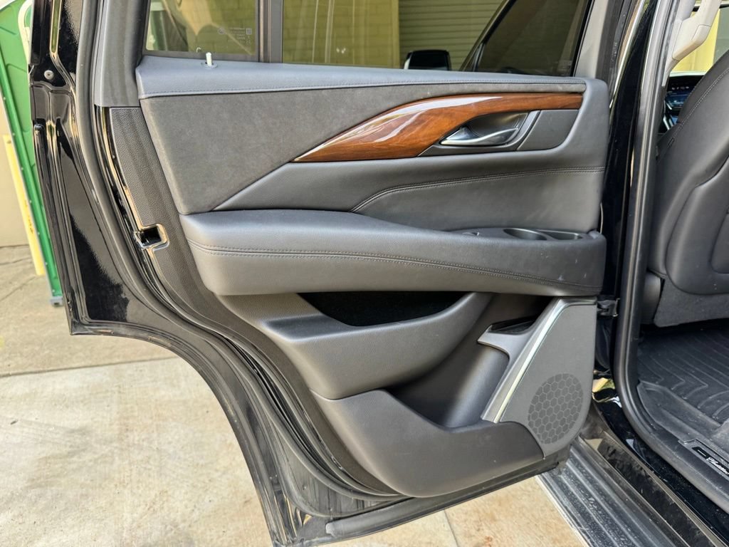 Used 2020 Cadillac Escalade Luxury AWD/4WD image 23